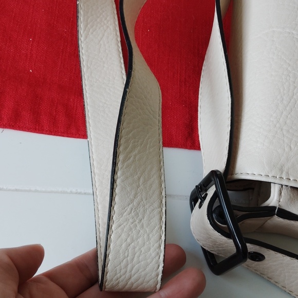 Juicy Couture Crossbody Bag - Picture 16 of 16